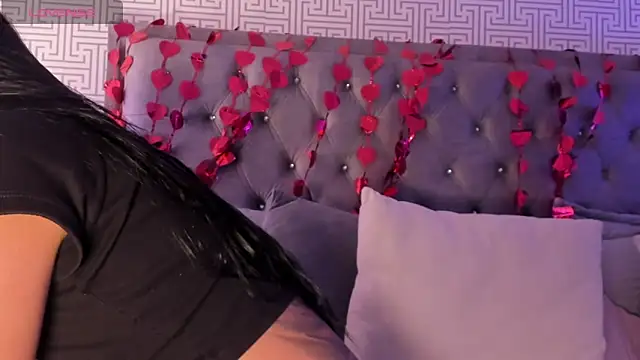 AriRobert  online show from February 16, 2026, 1:32 pm