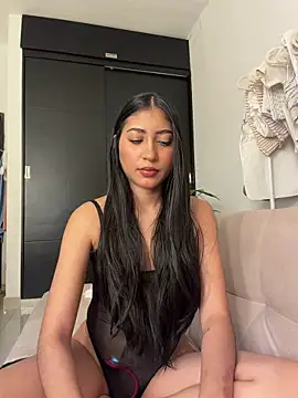Sweetnaughtygirl  online show from June 12, 2026, 3:59 am