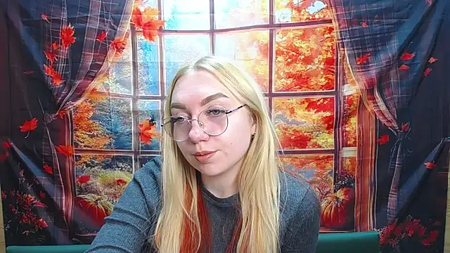 BeatriceFly online show from November 18, 2025, 4:10 pm