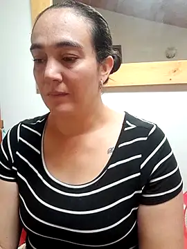 skayhot  online show from October 27, 2025, 1:23 pm