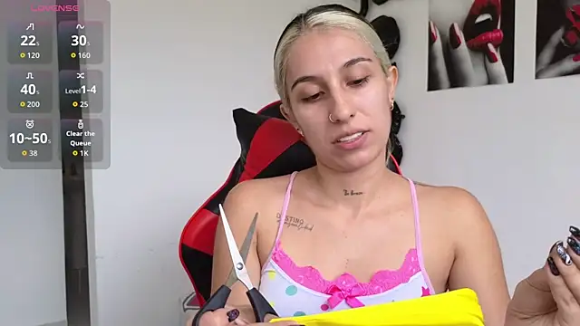 tammyandrade  online show from October 24, 2025, 5:01 pm