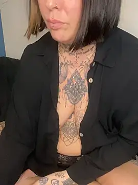 Snapshot of blondy40 chatting on January 10, 2026, 4:30 am blondy40 online show from January 10, 2026, 4:30 am