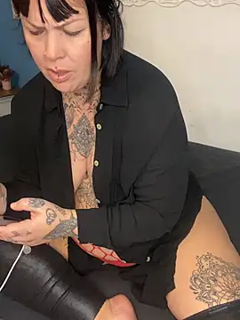 Snapshot of blondy40 chatting on January 10, 2026, 5:19 pm blondy40 online show from January 10, 2026, 5:19 pm