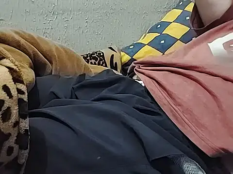 mfreitas005 online show from October 15, 2025, 11:57 pm