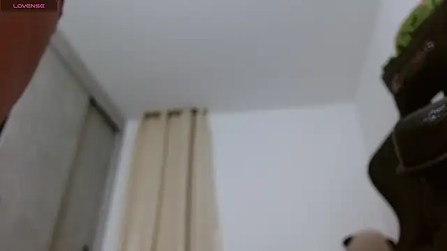 miss valery2 online show from April 18, 2026, 4:15 am