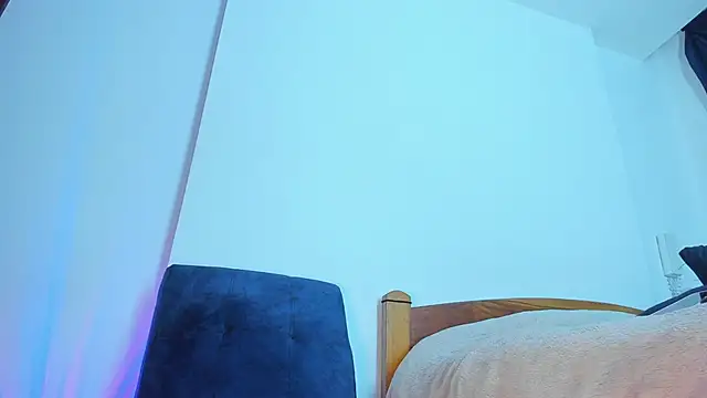 emiily15   online show from March 2, 2025, 1:04 am