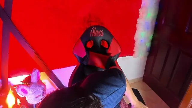 LilOwen  online show from February 16, 2026, 6:39 pm