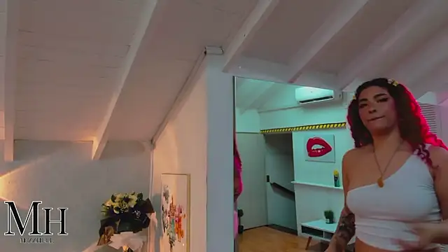 Snapshot of MizzHell chatting on April 7, 2026, 3:52 am MizzHell online show from April 7, 2026, 3:52 am