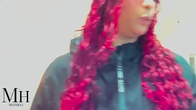 Snapshot of MizzHell chatting on April 11, 2026, 3:47 am MizzHell online show from April 11, 2026, 3:47 am