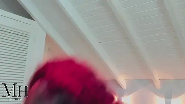 Snapshot of MizzHell chatting on April 9, 2026, 3:52 am MizzHell online show from April 9, 2026, 3:52 am