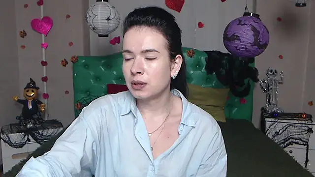 JasmineKouch online show from November 16, 2025, 7:02 am