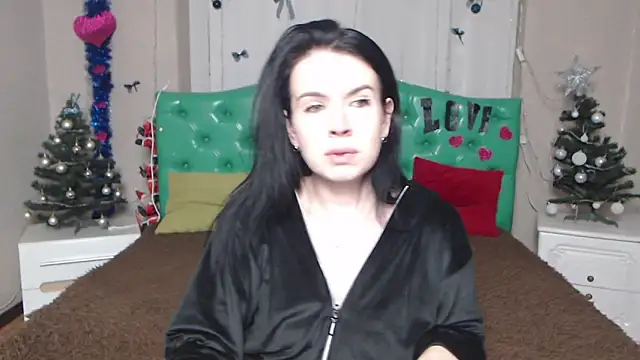 JasmineKouch online show from January 13, 2026, 6:23 pm