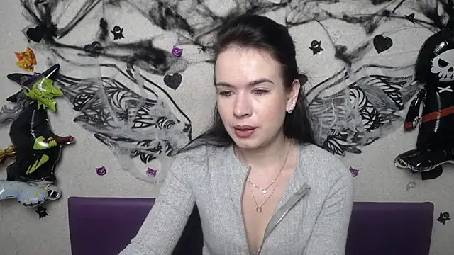 JasmineKouch online show from November 9, 2025, 6:17 am