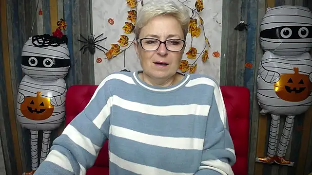 Snapshot of EmiliaGree chatting on November 7, 2025, 6:07 am EmiliaGree online show from November 7, 2025, 6:07 am