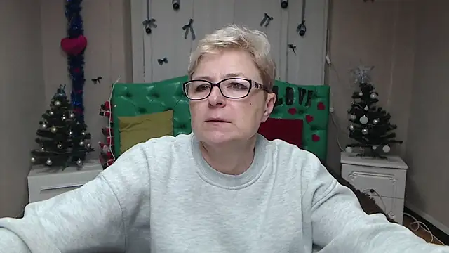 Snapshot of EmiliaGree chatting on January 11, 2026, 6:04 pm EmiliaGree online show from January 11, 2026, 6:04 pm