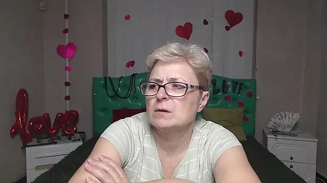 Snapshot of EmiliaGree chatting on December 1, 2025, 5:58 pm EmiliaGree online show from December 1, 2025, 5:58 pm