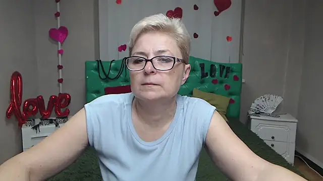 Snapshot of EmiliaGree chatting on November 26, 2025, 6:08 pm EmiliaGree online show from November 26, 2025, 6:08 pm