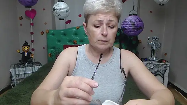 Snapshot of EmiliaGree chatting on October 29, 2025, 6:07 pm EmiliaGree online show from October 29, 2025, 6:07 pm