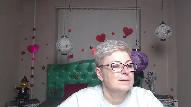 Snapshot of EmiliaGree chatting on November 15, 2025, 6:01 pm EmiliaGree online show from November 15, 2025, 6:01 pm