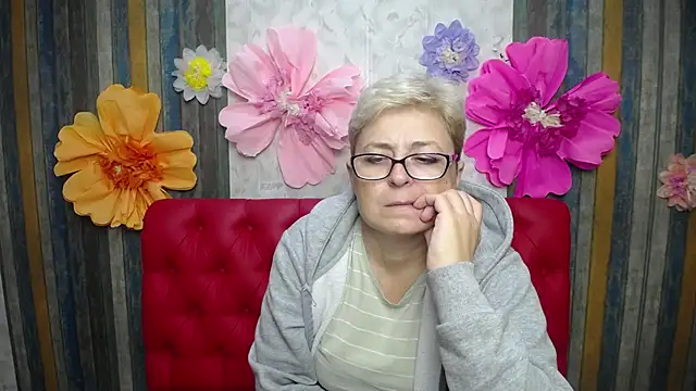 Snapshot of EmiliaGree chatting on December 5, 2025, 6:17 pm EmiliaGree online show from December 5, 2025, 6:17 pm