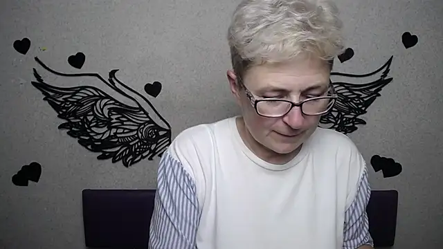 Snapshot of EmiliaGree chatting on November 23, 2025, 6:07 pm EmiliaGree online show from November 23, 2025, 6:07 pm