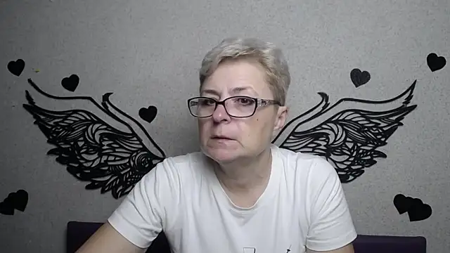 Snapshot of EmiliaGree chatting on November 21, 2025, 6:07 pm EmiliaGree online show from November 21, 2025, 6:07 pm