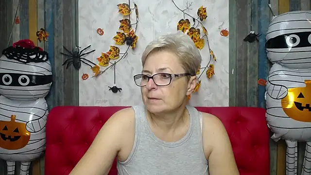 Snapshot of EmiliaGree chatting on November 2, 2025, 6:13 pm EmiliaGree online show from November 2, 2025, 6:13 pm