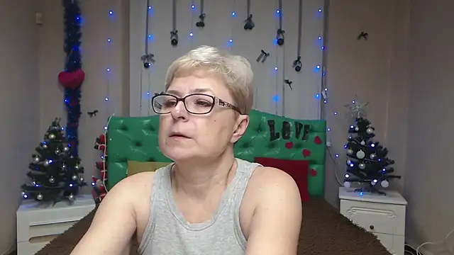 Snapshot of EmiliaGree chatting on January 10, 2026, 6:03 pm EmiliaGree online show from January 10, 2026, 6:03 pm