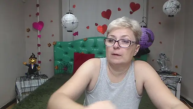 Snapshot of EmiliaGree chatting on November 12, 2025, 6:12 pm EmiliaGree online show from November 12, 2025, 6:12 pm