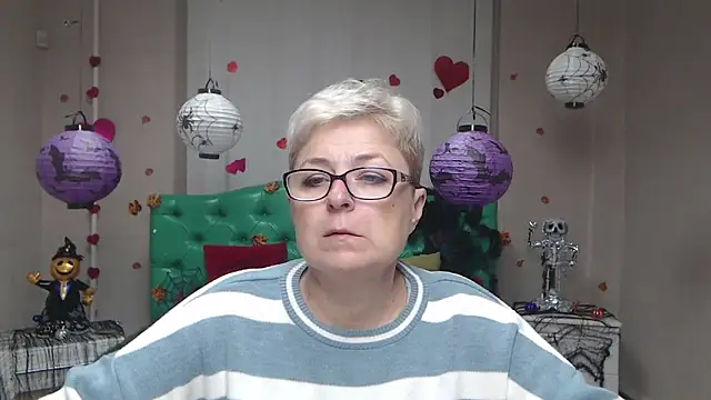 Snapshot of EmiliaGree chatting on October 26, 2025, 6:14 am EmiliaGree online show from October 26, 2025, 6:14 am