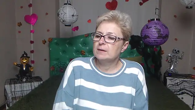 Snapshot of EmiliaGree chatting on November 8, 2025, 6:06 am EmiliaGree online show from November 8, 2025, 6:06 am