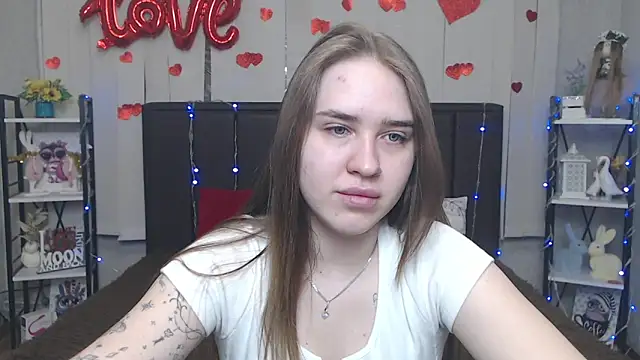 Snapshot of LauraHlot chatting on May 19, 2026, 6:20 am LauraHlot online show from May 19, 2026, 6:20 am