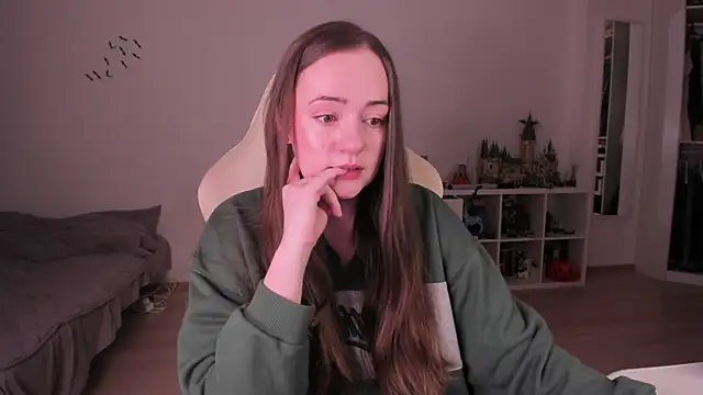 WalkingGirl online show from November 27, 2025, 10:43 pm