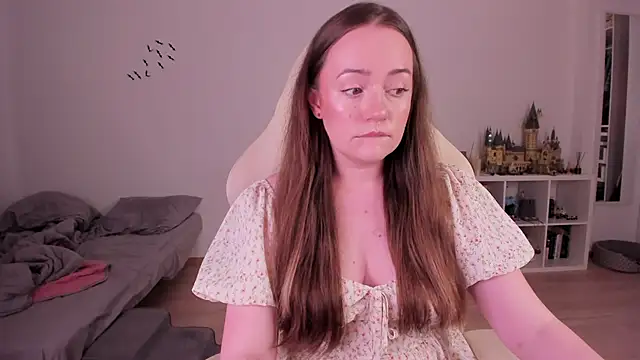 WalkingGirl online show from November 6, 2025, 8:24 pm