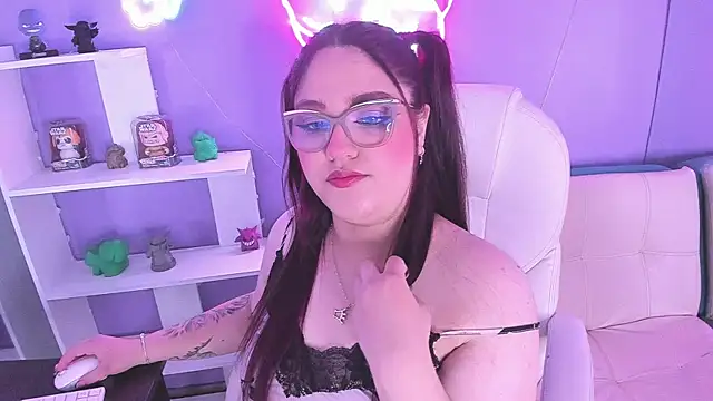 Camiila Osorio online show from September 29, 2025, 7:41 pm