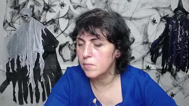 Snapshot of LuciaMii chatting on October 21, 2025, 5:12 pm LuciaMii online show from October 21, 2025, 5:12 pm