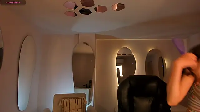 Snapshot of ValeriaVelvet chatting on February 5, 2026, 12:12 pm ValeriaVelvet online show from February 5, 2026, 12:12 pm