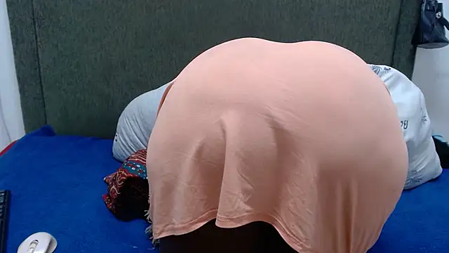 Snapshot of Thickchocolatex2 chatting on February 17, 2026, 11:24 pm Thickchocolatex2 online show from February 17, 2026, 11:24 pm