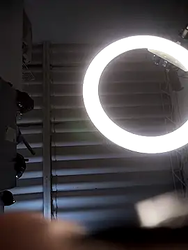 Linda Lars online show from October 24, 2025, 3:16 am