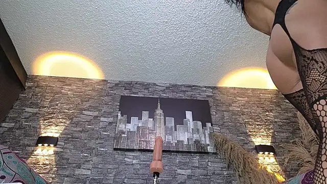 anellejones online show from October 24, 2025, 4:00 am