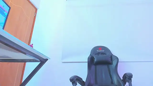 Snapshot of silvana__miller chatting on March 19, 2025, 11:14 pm silvana miller online show from March 19, 2025, 11:14 pm