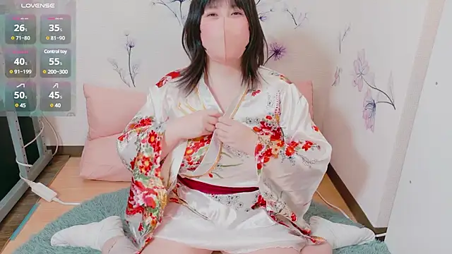 Snapshot of hazuki_8008 chatting on January 1, 2025, 12:33 pm hazuki 8008 online show from January 1, 2025, 12:33 pm