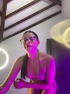 Snapshot of Arilw chatting on February 9, 2026, 9:07 am Arilw online show from February 9, 2026, 9:07 am