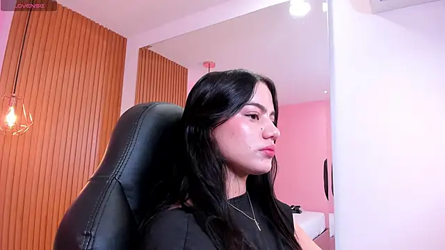 Snapshot of ariel_jonees chatting on February 18, 2025, 4:25 pm ariel jonees online show from February 18, 2025, 4:25 pm