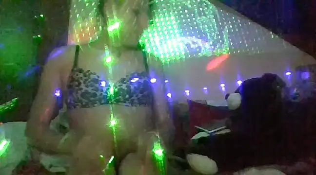 scorpionlady70 online show from December 27, 2024, 9:32 pm