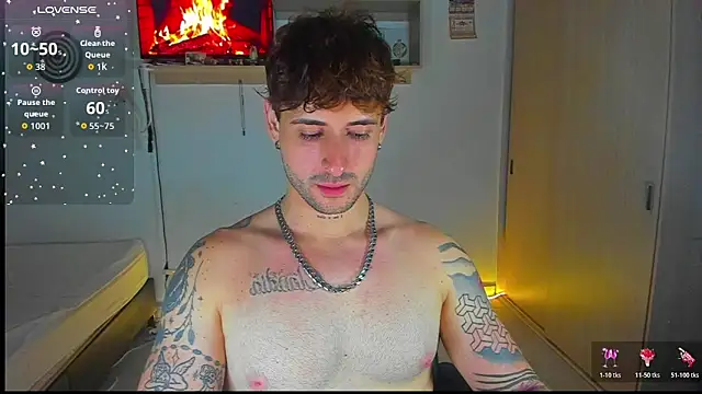 Snapshot of Ares_blue chatting on February 11, 2026, 12:32 am Ares blue online show from February 11, 2026, 12:32 am