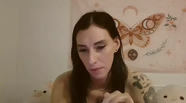 Snapshot of averietheangel chatting on February 19, 2025, 4:44 pm averietheangel online show from February 19, 2025, 4:44 pm