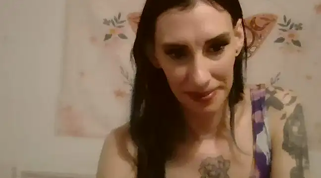 Snapshot of averietheangel chatting on February 25, 2025, 9:15 pm averietheangel online show from February 25, 2025, 9:15 pm