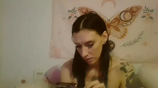 Snapshot of averietheangel chatting on February 28, 2025, 7:03 pm averietheangel online show from February 28, 2025, 7:03 pm