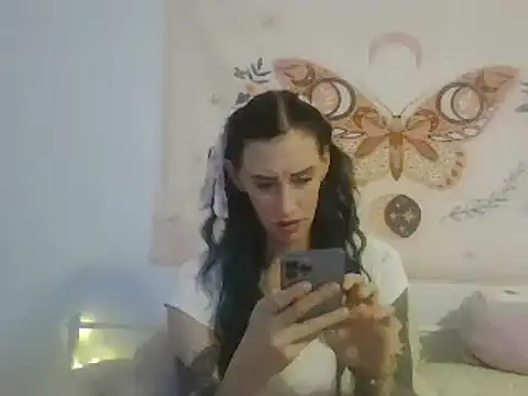 Snapshot of averietheangel chatting on March 21, 2025, 9:01 pm averietheangel online show from March 21, 2025, 9:01 pm